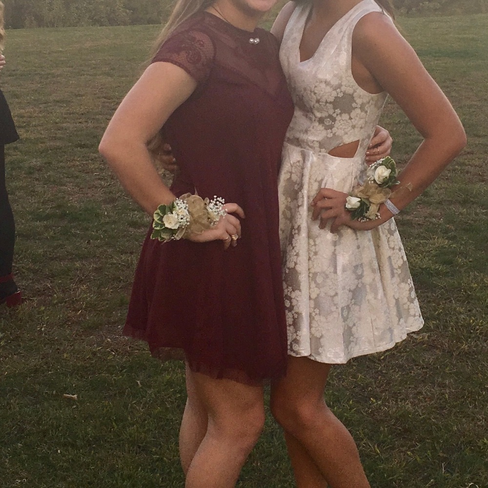 Maroon dress (hoco)